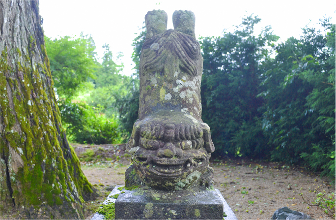 逆立ち狛犬（小坂大歳神社）