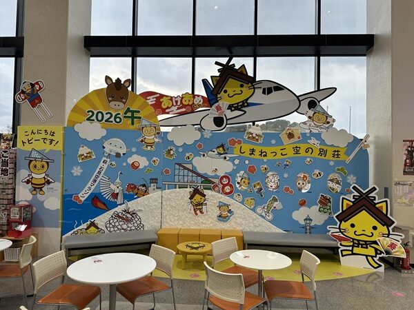 ［萩・石見空港］しまねっこの別荘（空の別荘）に『はちえもんだるま』が仲間入りしました♪